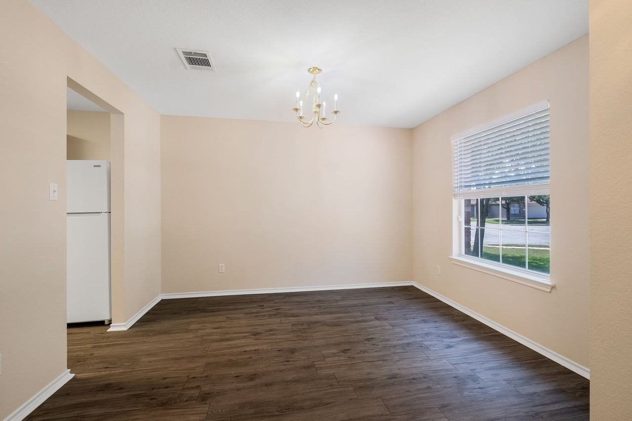 18220 Canopy Ln - Photo 5 of 25