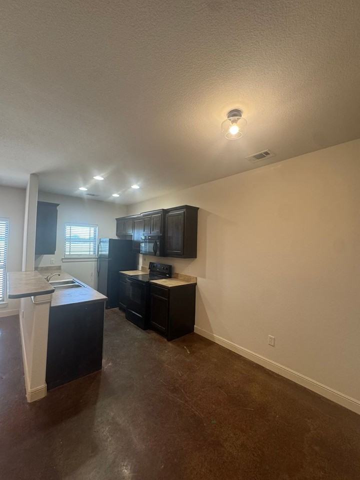 203 Walker Ln - Photo 4 of 16