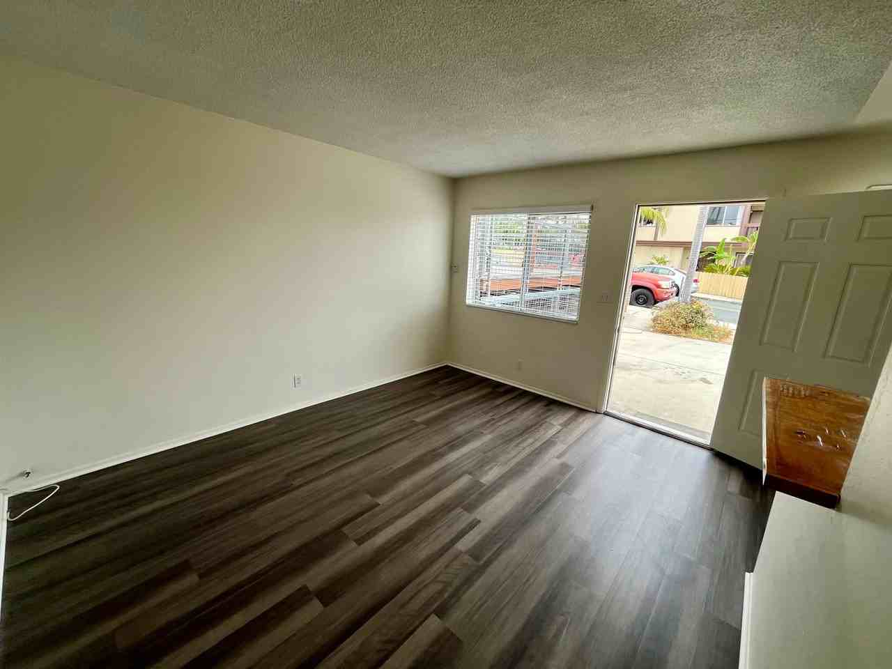 226 Liverpool Dr - Photo 3 of 8