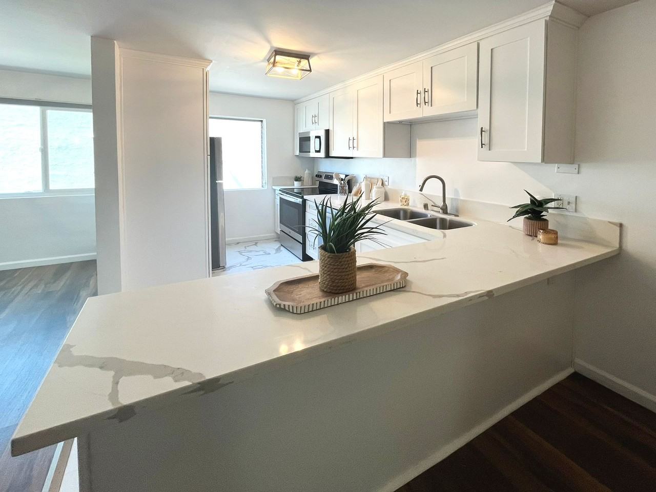 418 S. Palm Dr - Photo 3 of 14