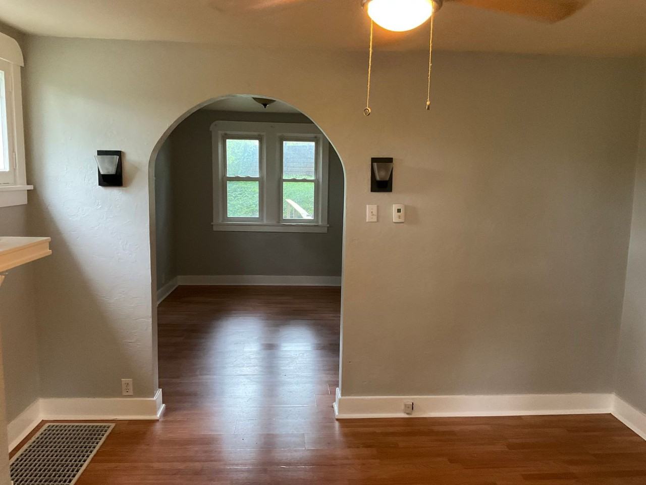 1018 Bellaire Ave - Photo 4 of 37