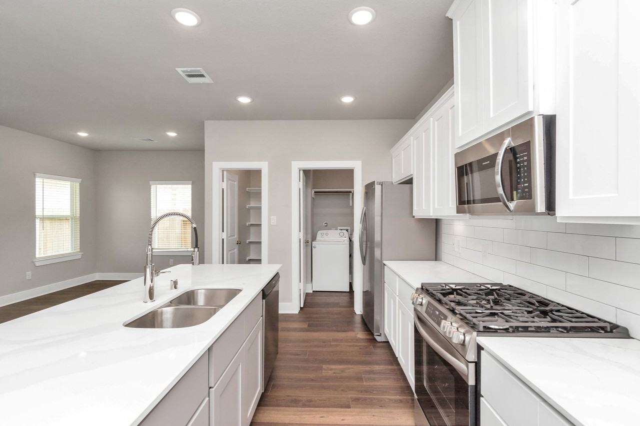 10523 Moon Valley Ln - Photo 6 of 43