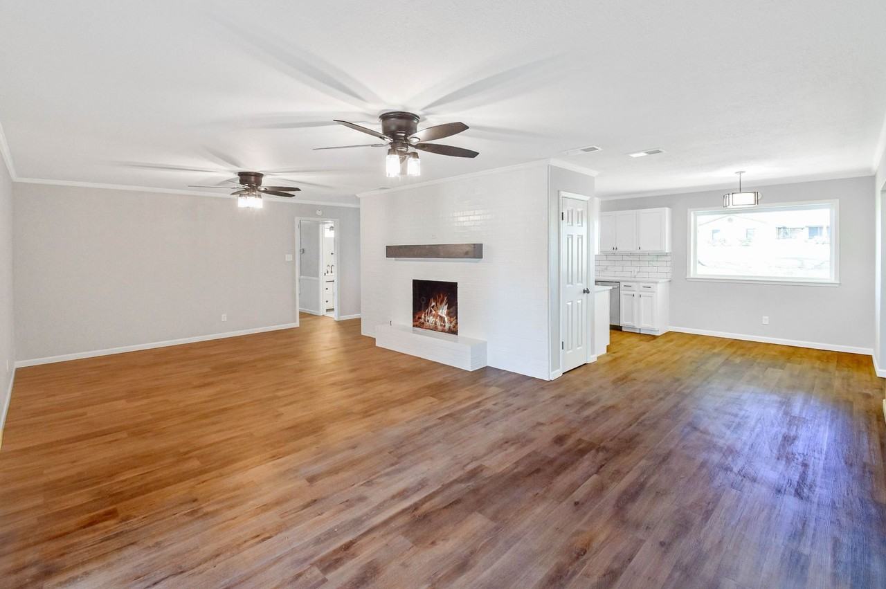11155 County Road 2206 - Photo 3 of 35
