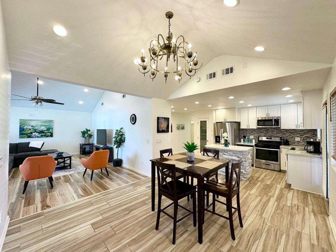 6427 Valley View St - Photo 4 of 28