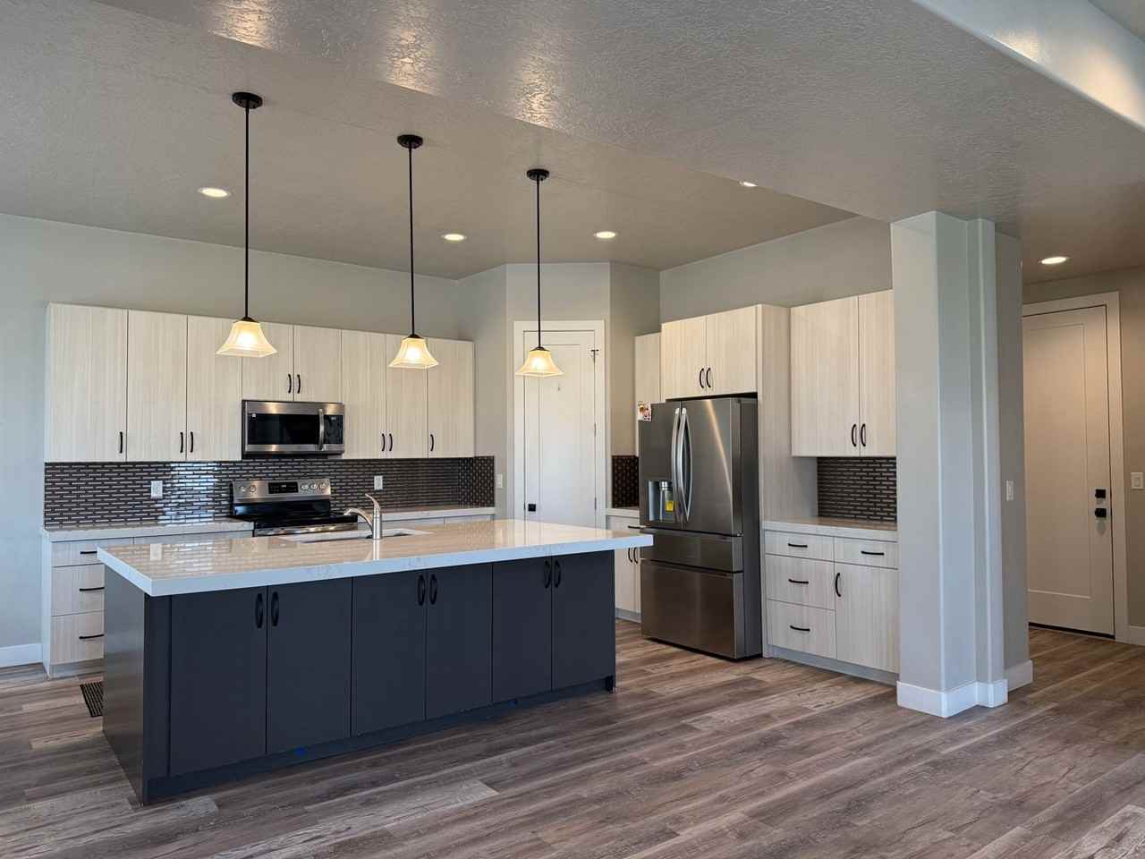 1201 W Waverly Hills Ln - Photo 3 of 33