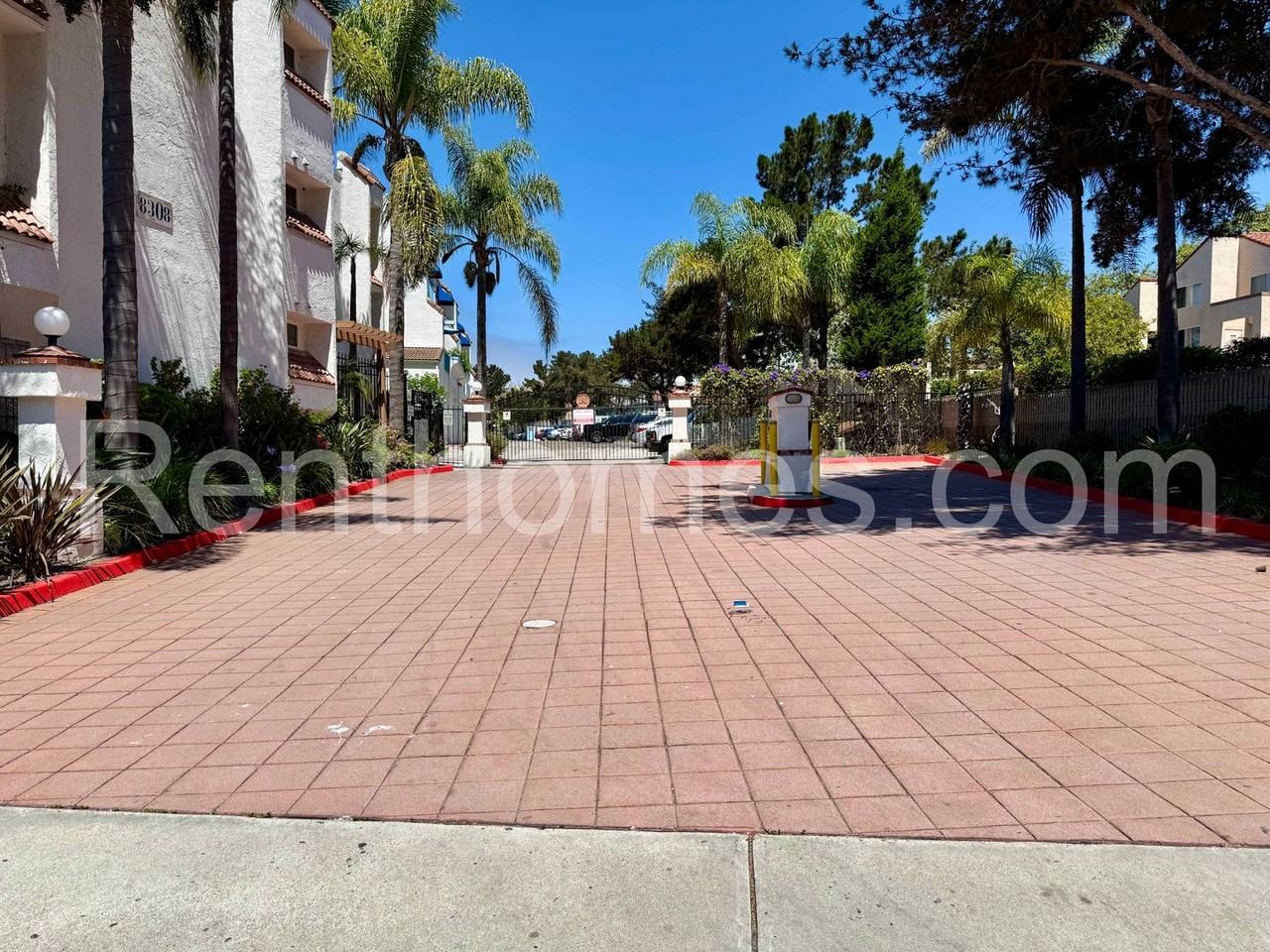 8320 Regents Rd #1H - Photo 4 of 28