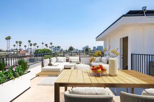 featured image of 241 N Dillon St