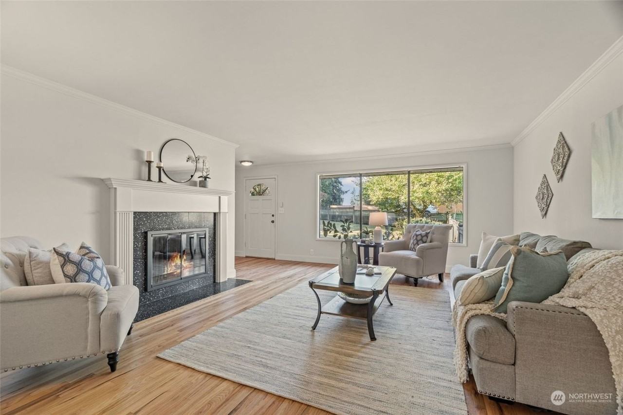 21611 92nd Ave W - Photo 4 of 23
