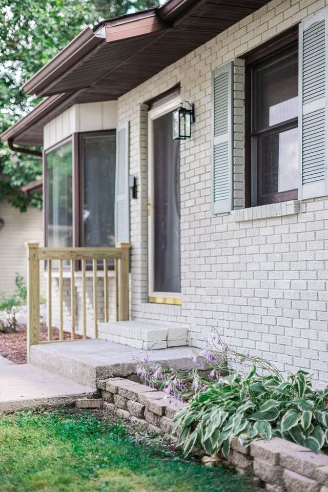 2172 Greenvalley Dr - Photo 2 of 50