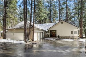 featured image of 60726 Golf Village Loop