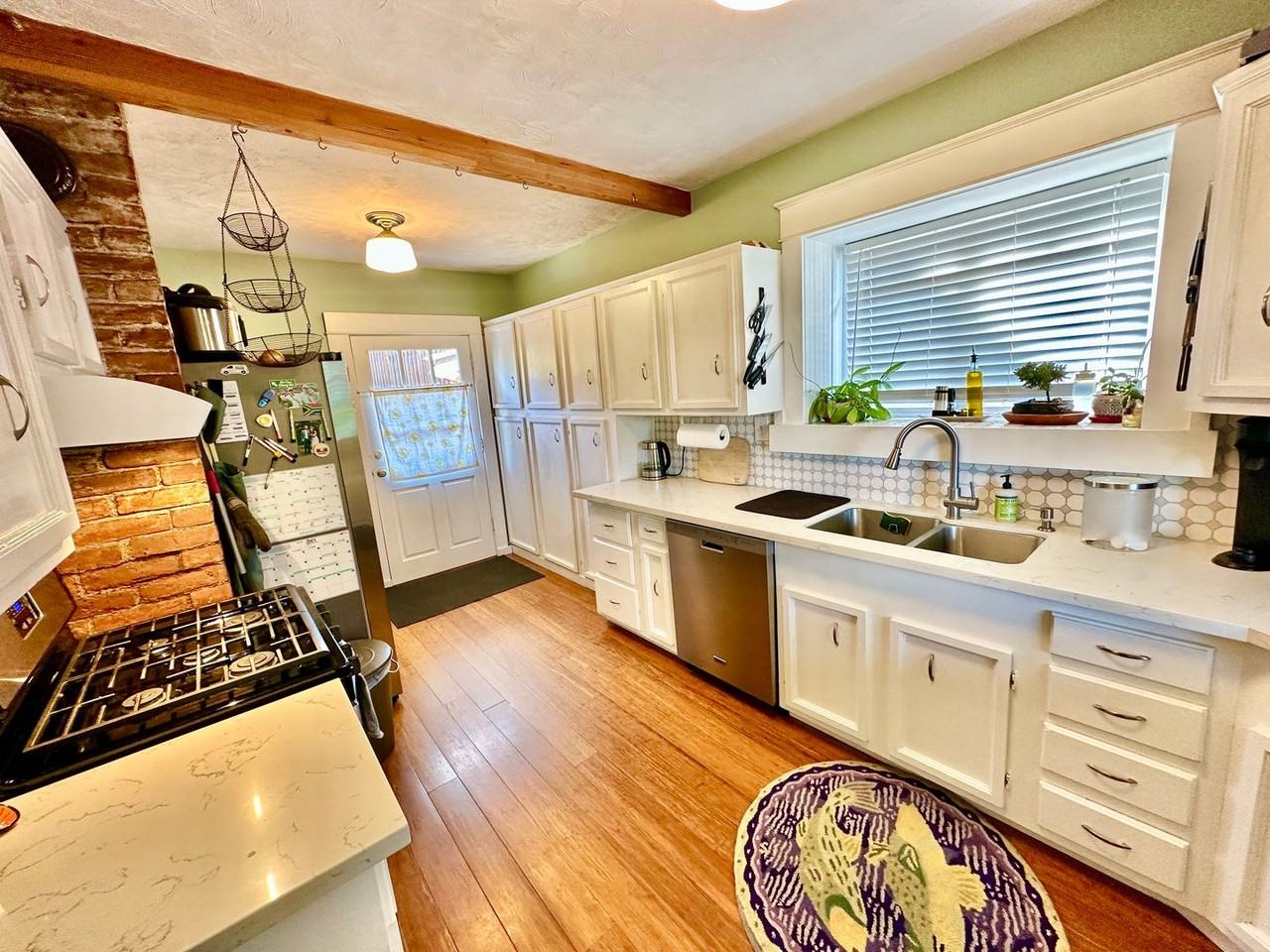 412 E Jewett Blvd - Photo 3 of 21
