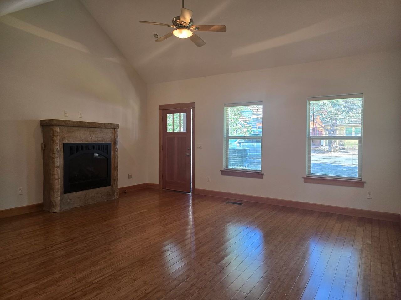 375 W Washington Ave - Photo 2 of 15