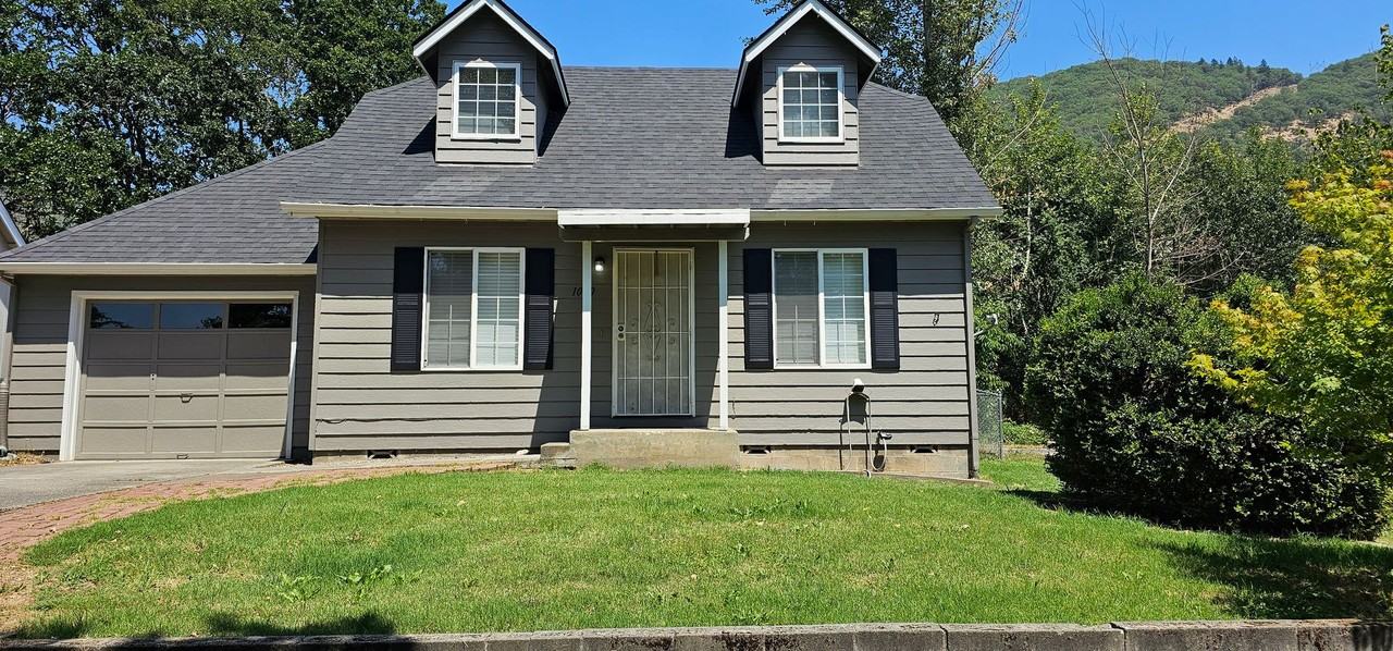 1090 Ne Hefley St - Photo 2 of 18