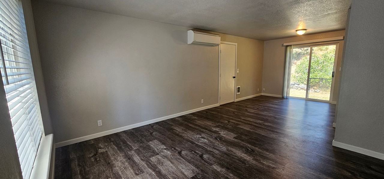 1090 Ne Hefley St - Photo 3 of 18