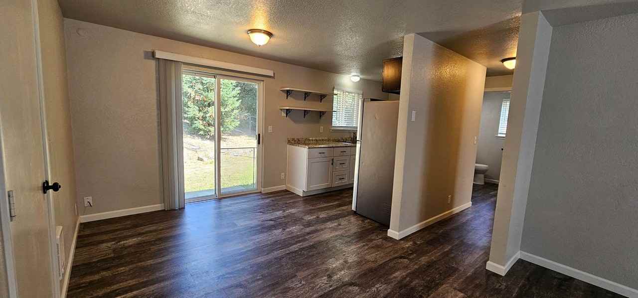 1090 Ne Hefley St - Photo 4 of 18