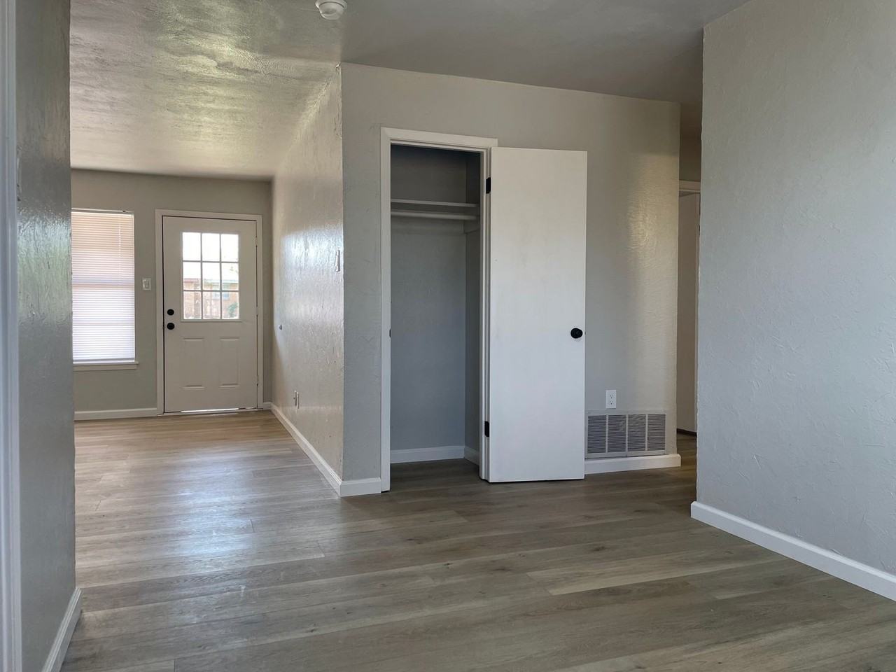 3214 Drexel Ave - Photo 3 of 24