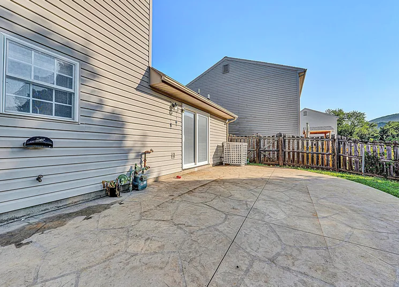 4855 Golfview Dr Ne - Photo 2 of 18