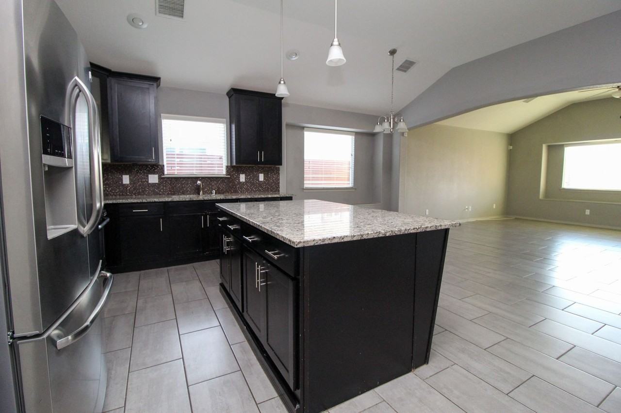 12741 Tre Maximiliano Ave - Photo 6 of 19