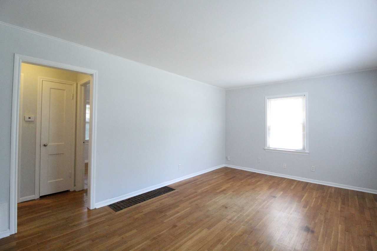 5300 W 50th Ter - Photo 2 of 10