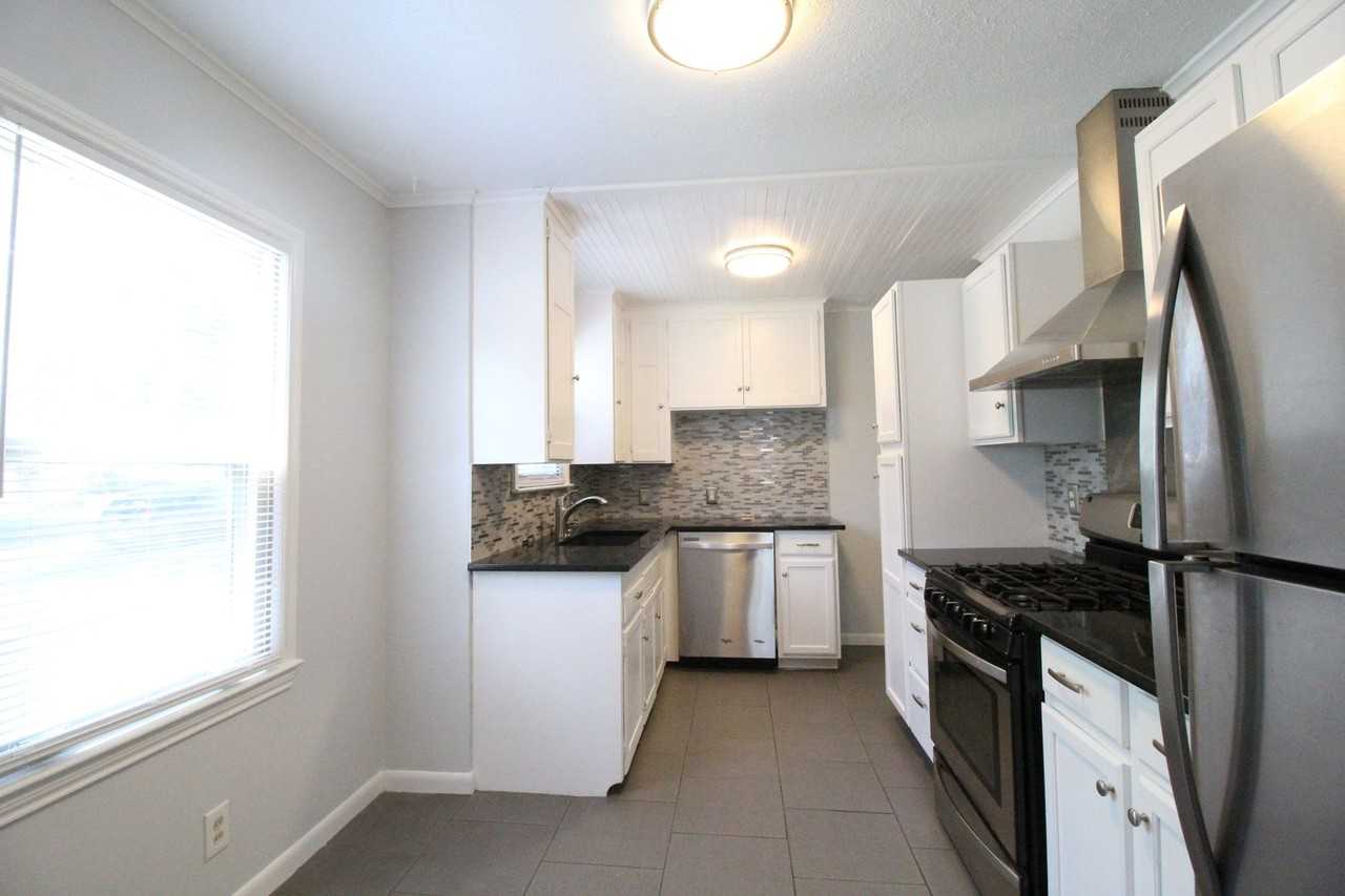 5300 W 50th Ter - Photo 4 of 10