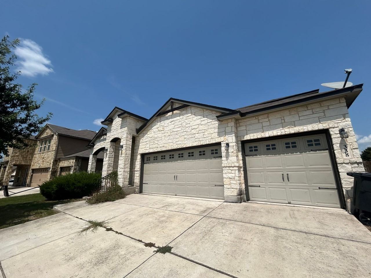 338 Oak Creek Way - Photo 3 of 43