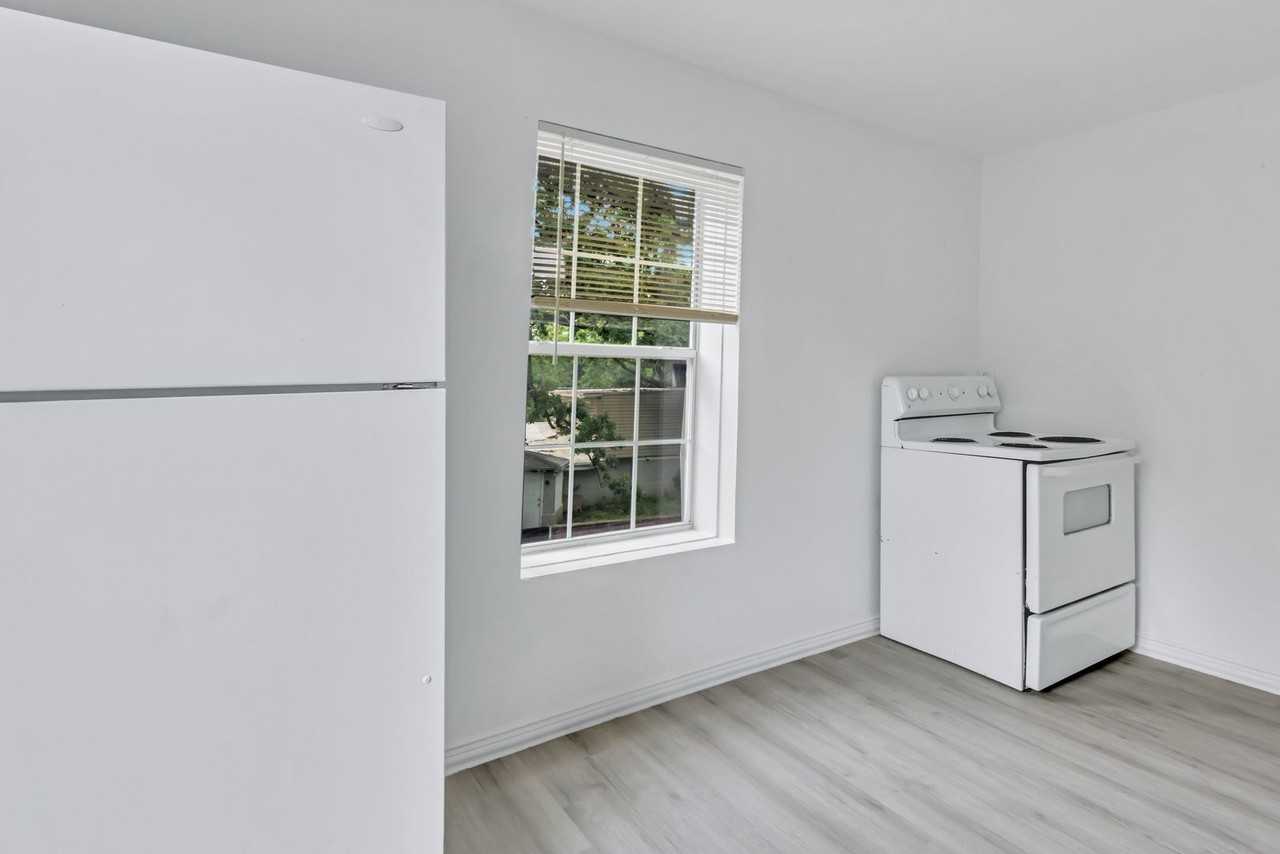 1723 Oak Knoll Dr #2 - Photo 6 of 20