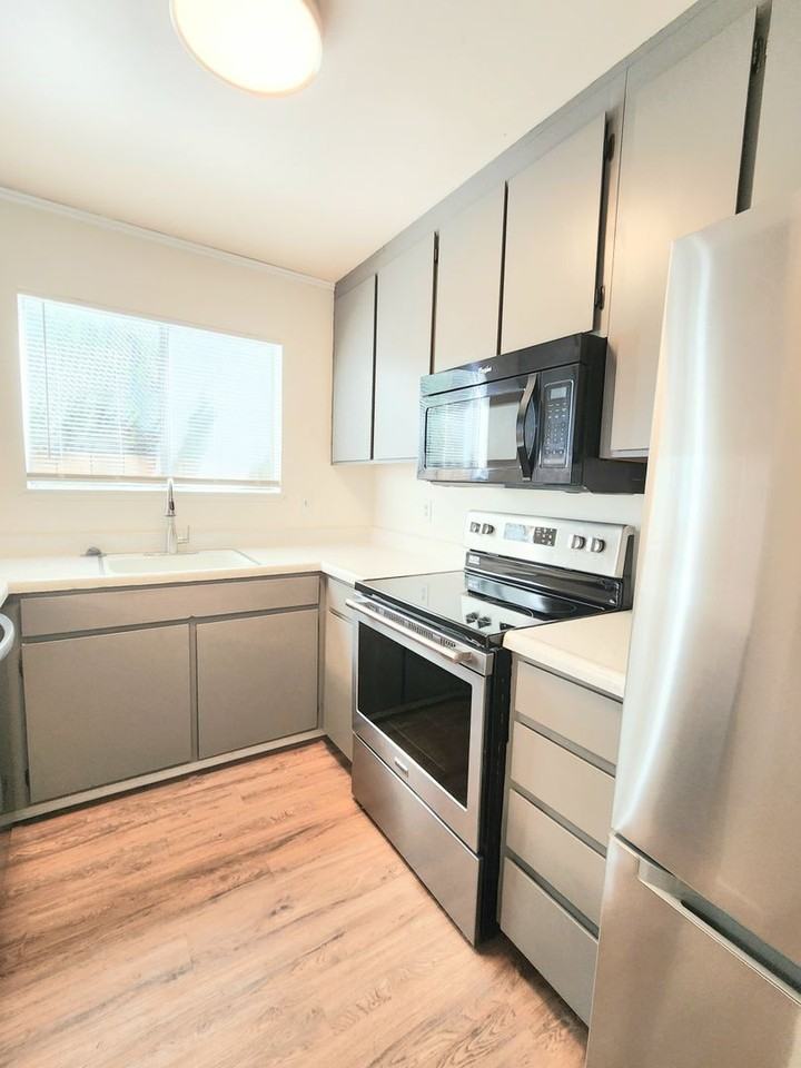 1110 Douglas Ave - Photo 3 of 25