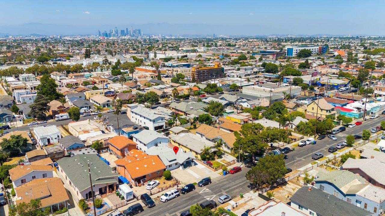 1049 W. 62nd Street - Photo 4 of 6