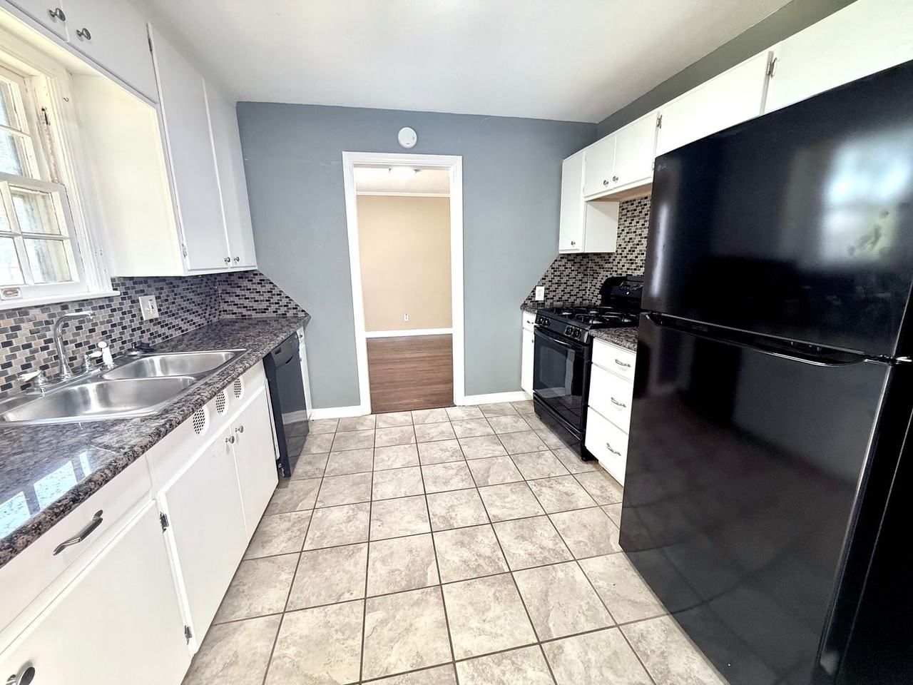 2521 Nw 34th St - Photo 4 of 11