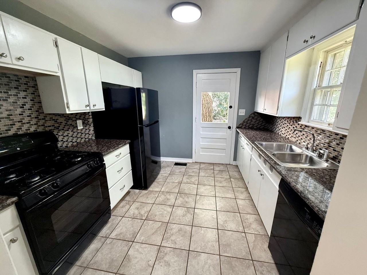 2521 Nw 34th St - Photo 5 of 11