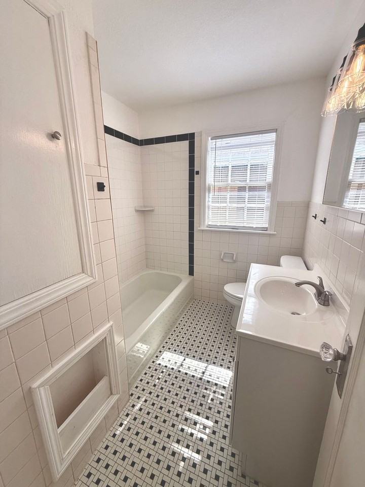 2521 Nw 34th St - Photo 7 of 11