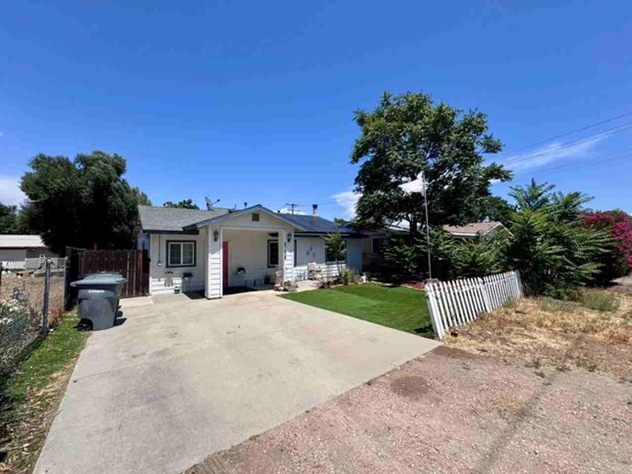 21638 Grand Ave - Photo 3 of 43