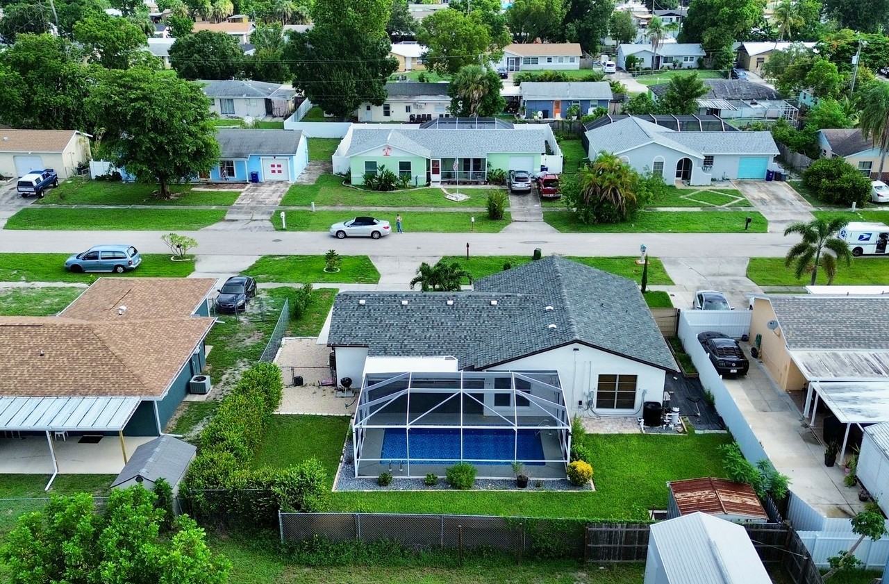 947 Jolly Rd - Photo 3 of 32