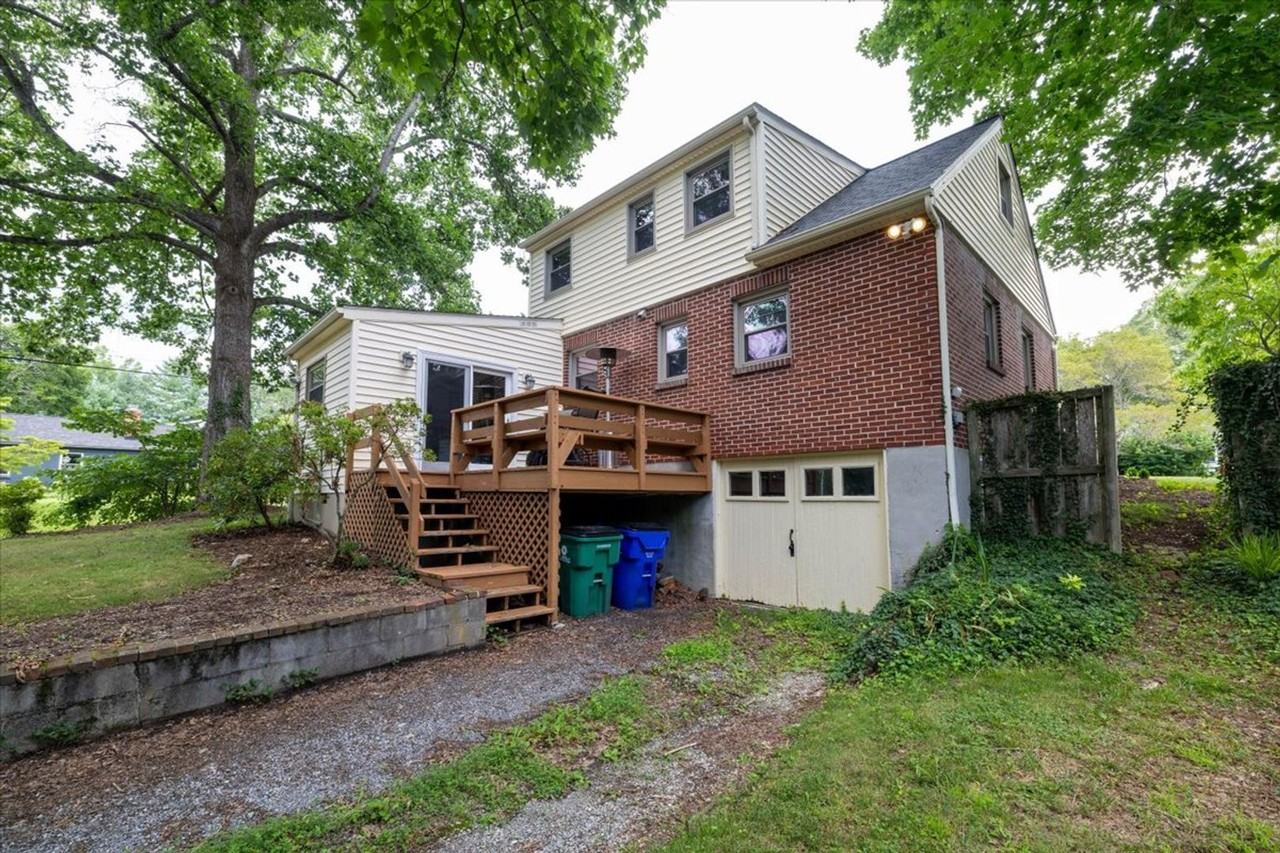 1100 Kentwood Dr - Photo 2 of 26