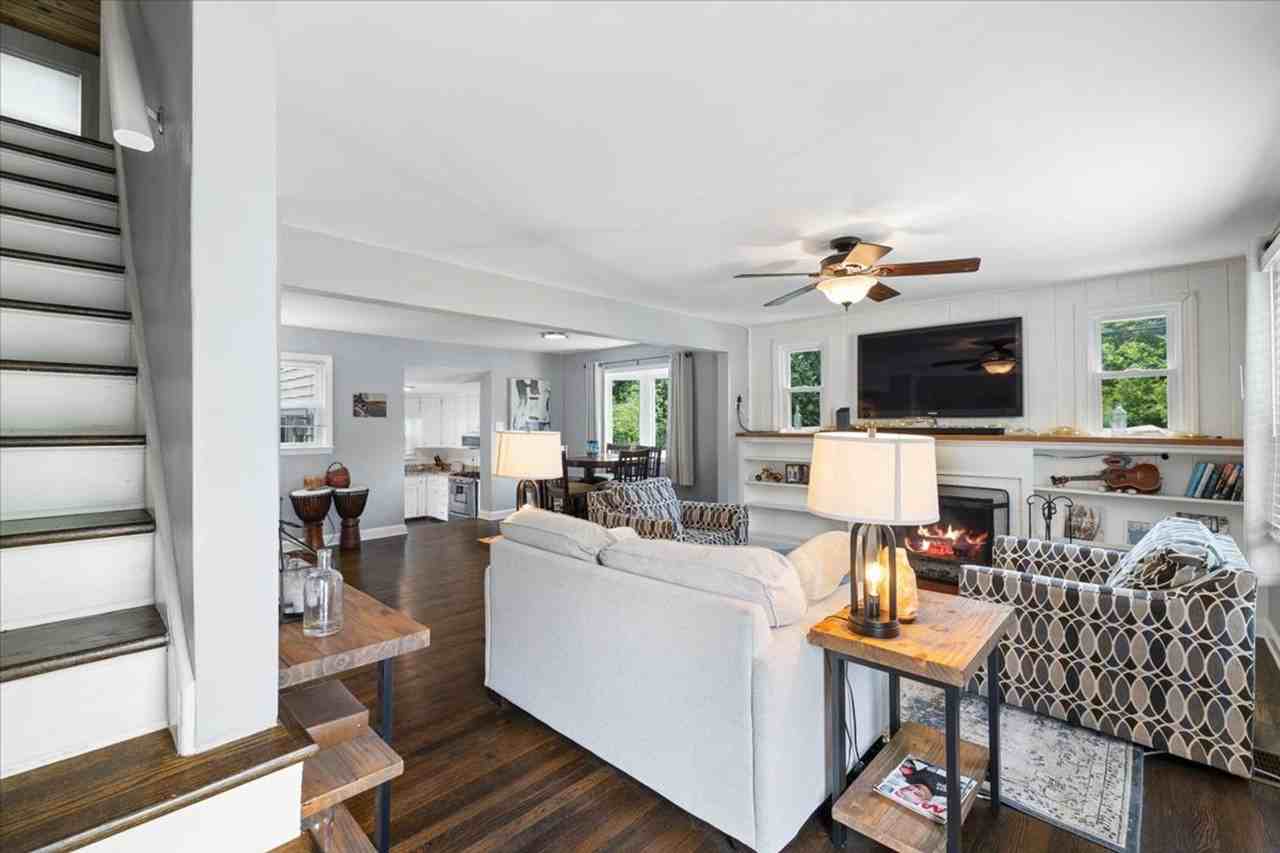 1100 Kentwood Dr - Photo 2 of 27