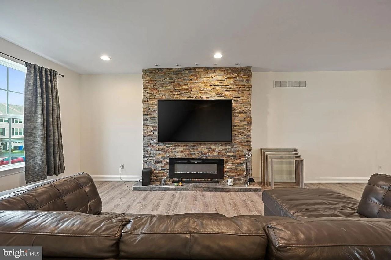 1340 Carrick Ct - Photo 2 of 29