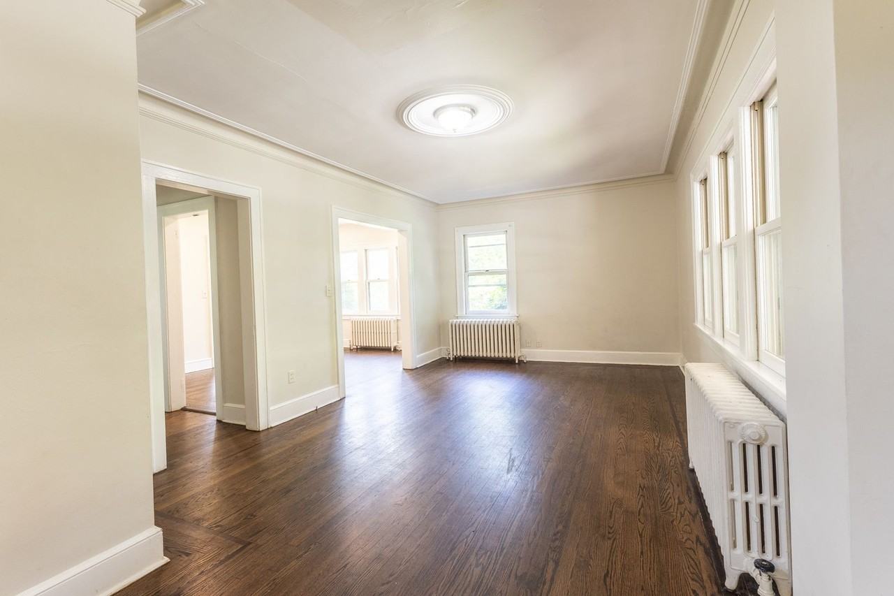 445 Lenox Rd - Photo 2 of 12