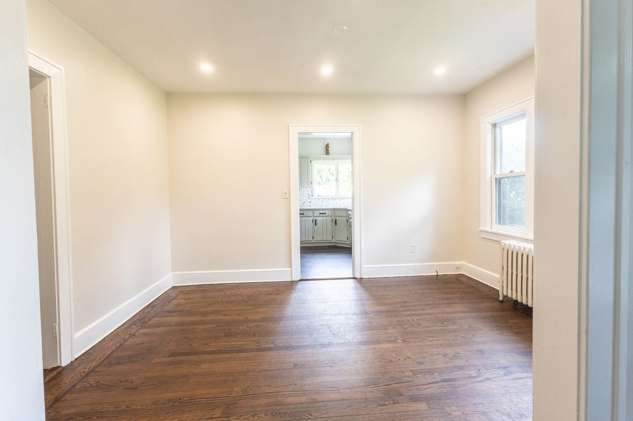 445 Lenox Rd - Photo 3 of 12