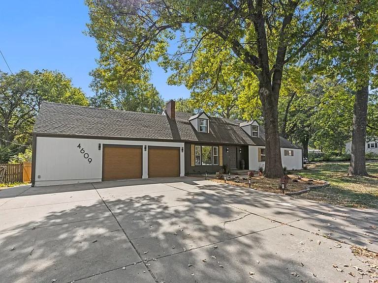 4609 West 75th Street - Photo 3 of 44