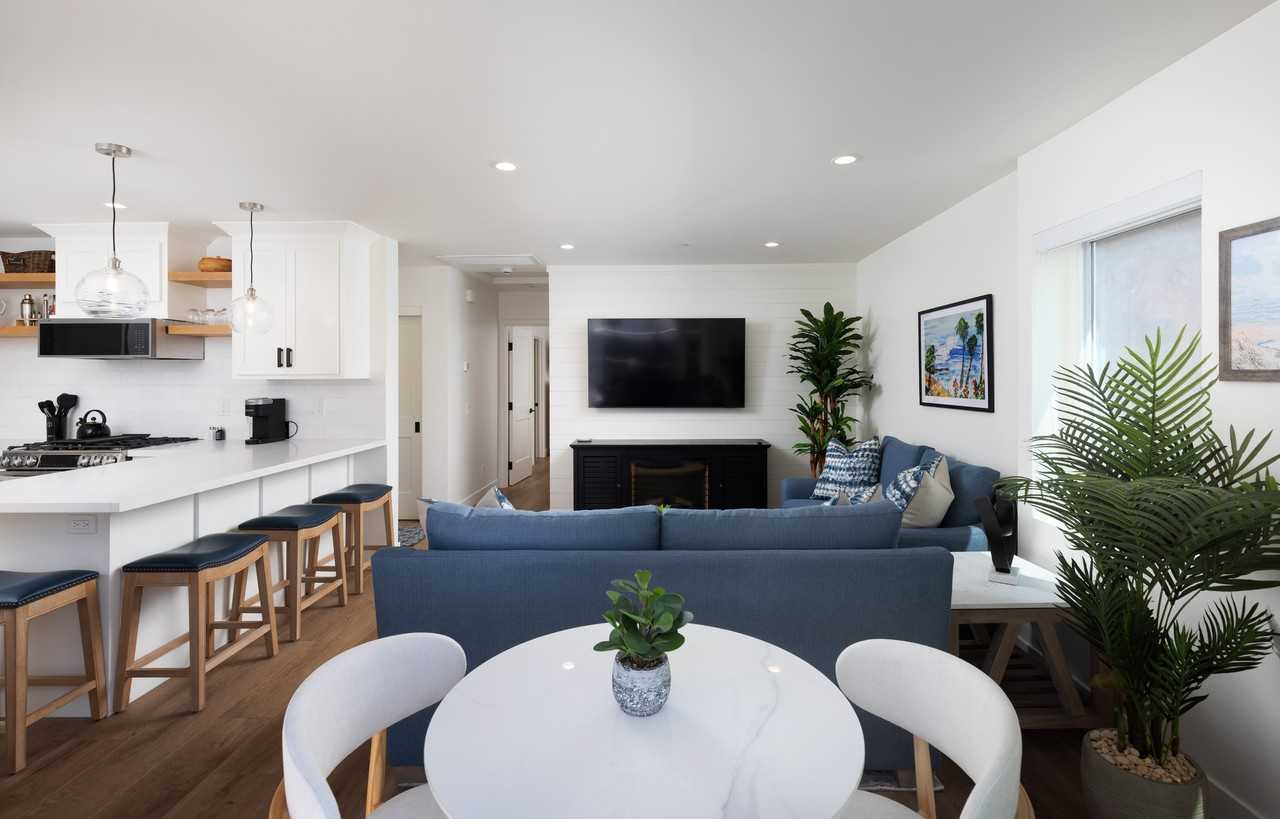 505 1/2 38th St #NA - Photo 3 of 32