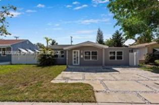 2418 Taft St - Photo 1 of 1