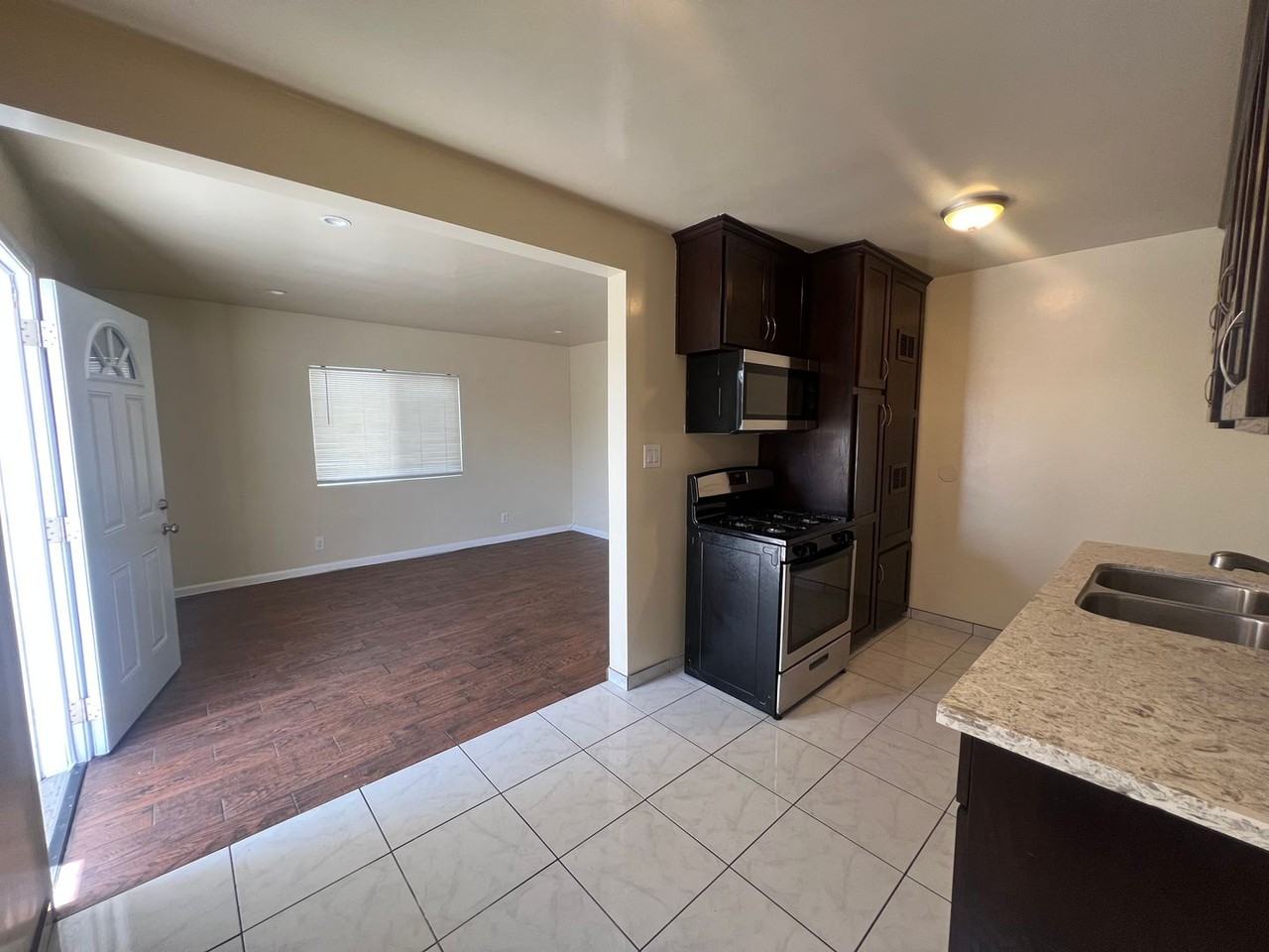 1533 W 80th - Photo 6 of 10