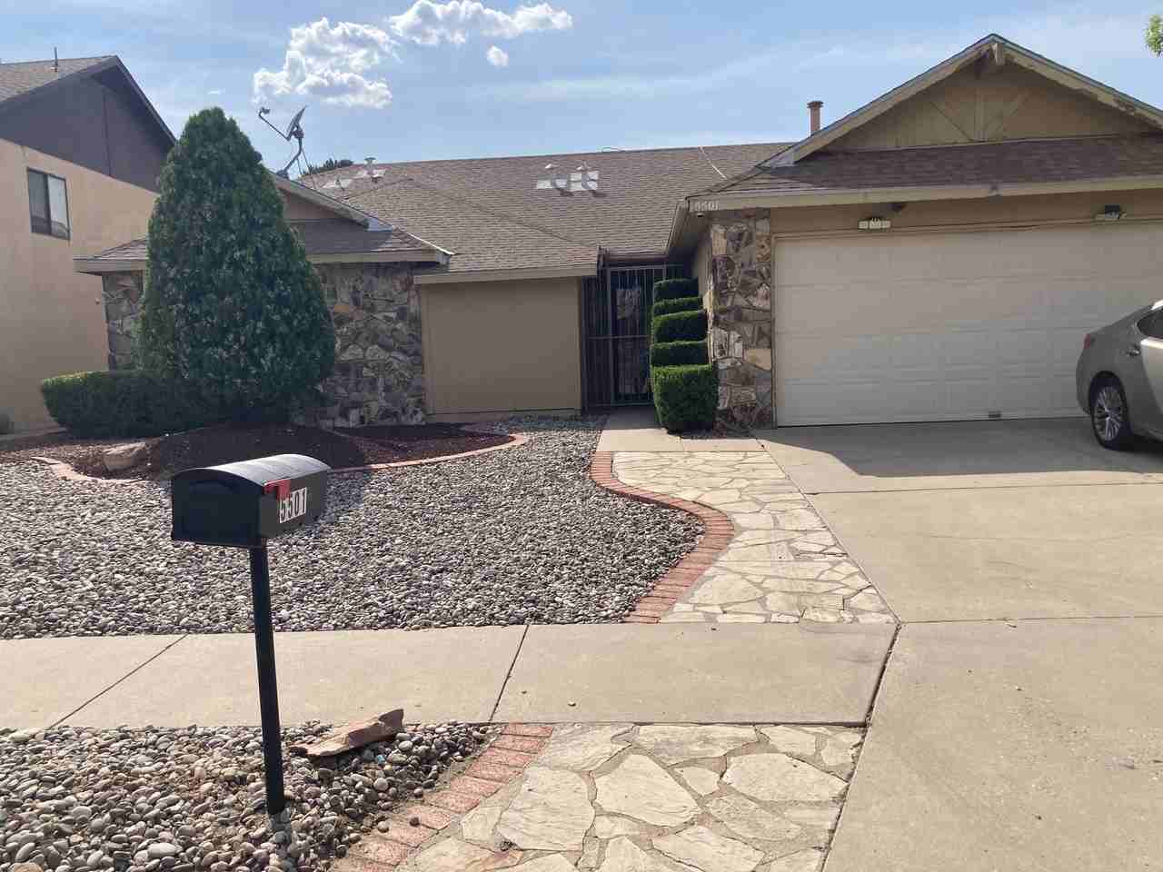 5501 Vista Sandia Northeast - Photo 2 of 15