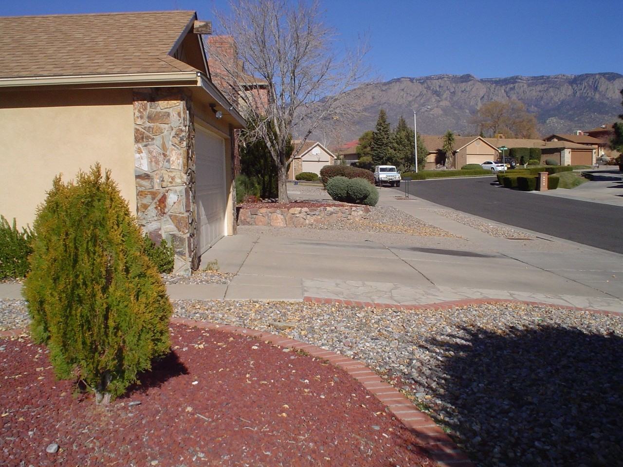 5501 Vista Sandia Northeast - Photo 3 of 15