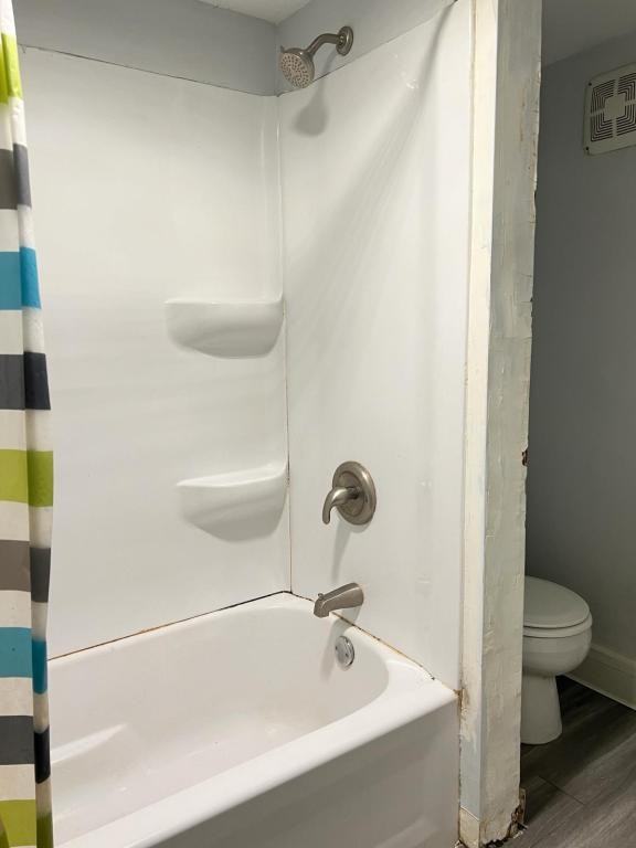 241 N Sandusky St - Photo 5 of 7