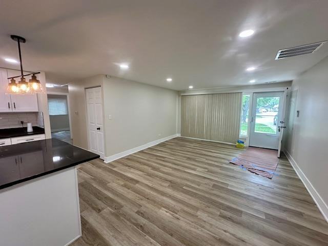 1707 Winthrop Ln - Photo 2 of 15