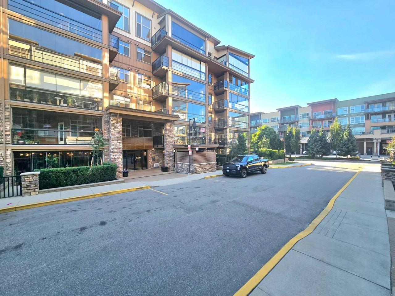 A612 - Photo 2 of 25