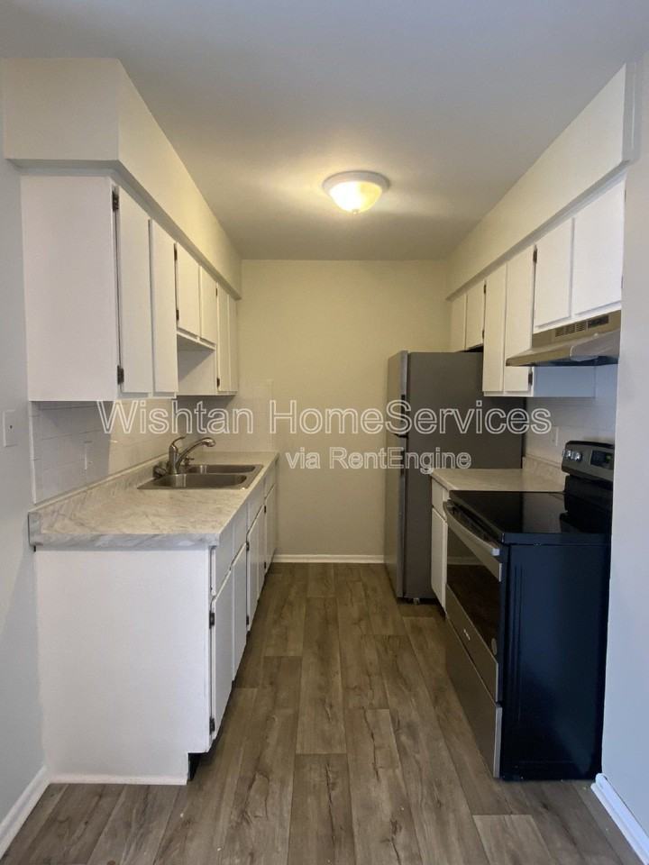 219 N Charleston Blvd #1 - Photo 3 of 18