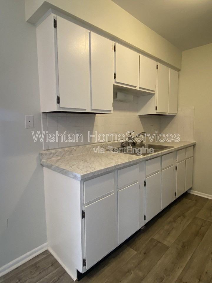 219 N Charleston Blvd #1 - Photo 4 of 18
