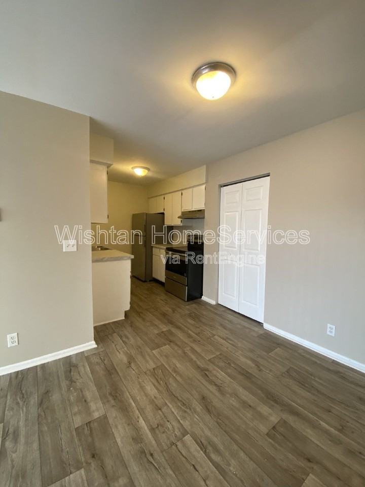 219 N Charleston Blvd #1 - Photo 5 of 18